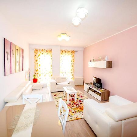Happy Stories' Apartment In City Centre Shkodër エクステリア 写真